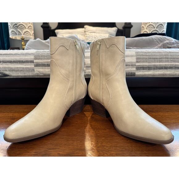 Wonderly Justice Ladies Booties in Bone White, Size 8 - Picture 2 of 7
